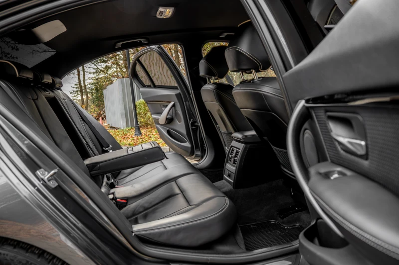 BMW 330 M pack FULL , снимка 11 - Автомобили и джипове - 52533265