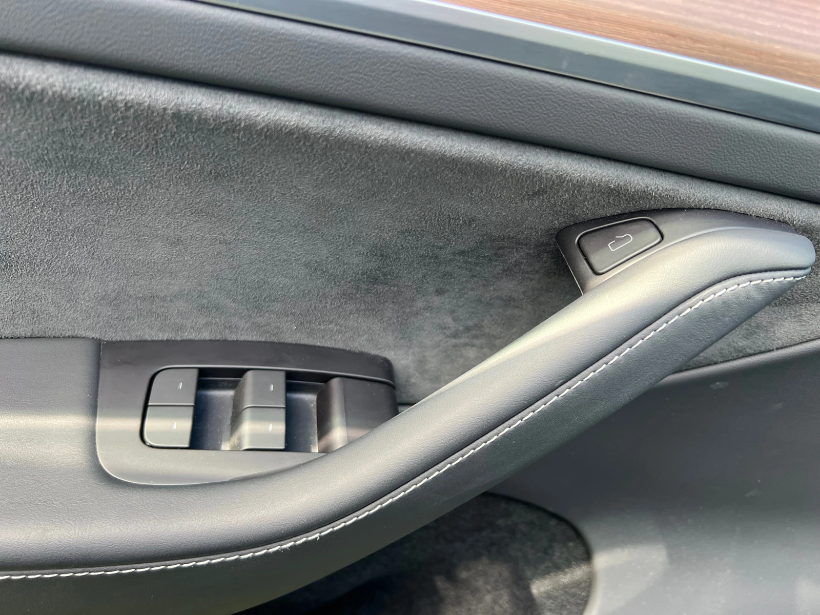 Tesla Model Y Long range 4x4  | Mobile.bg   11