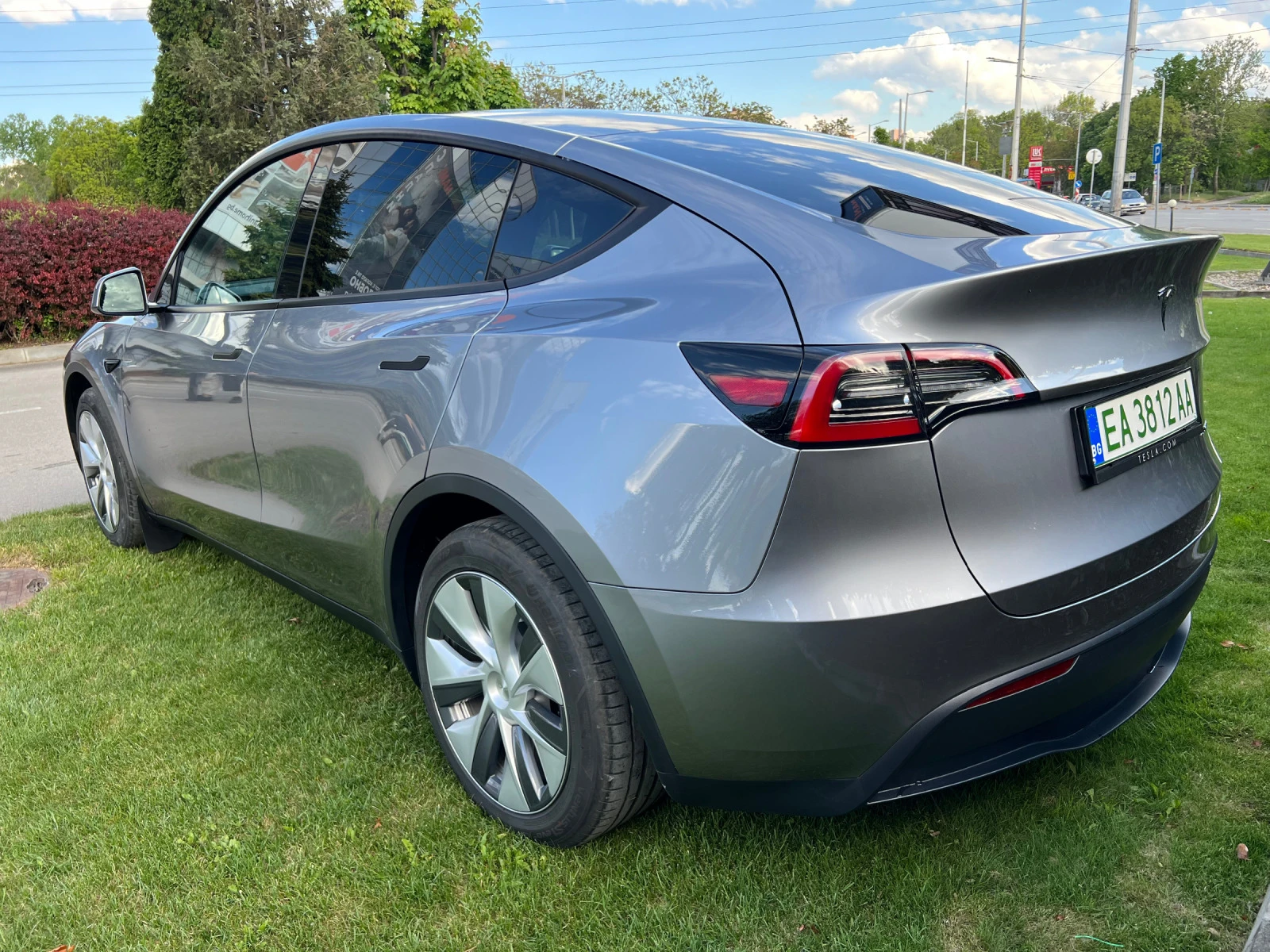 Tesla Model Y Long range 4x4 ДОГОВАРЯНЕ - изображение 5