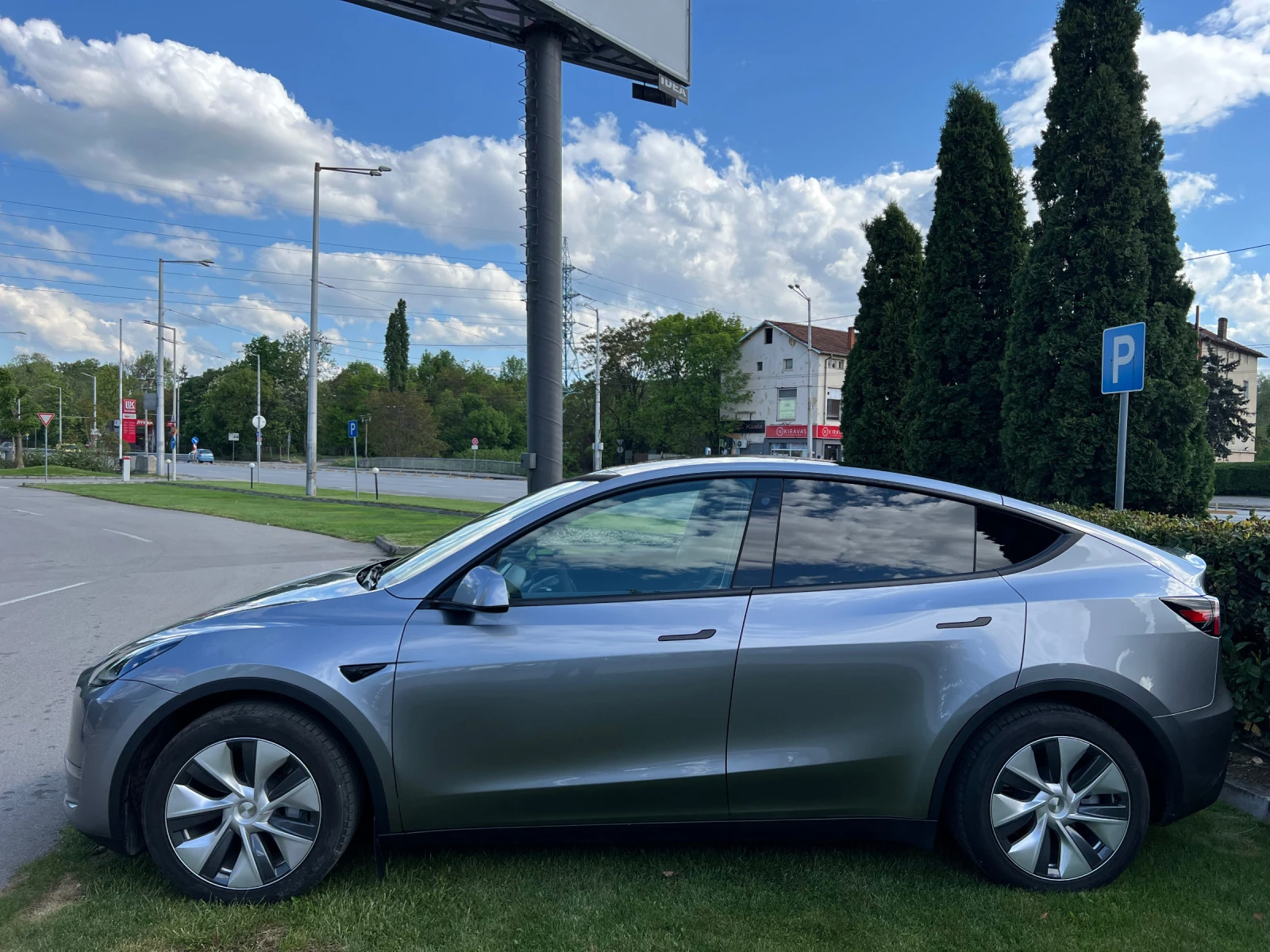 Tesla Model Y Long range 4x4 ДОГОВАРЯНЕ - изображение 4