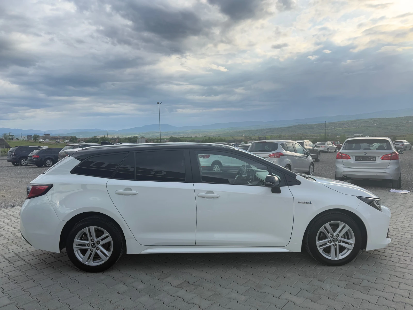 Toyota Corolla 1.8 hibrid  - изображение 4