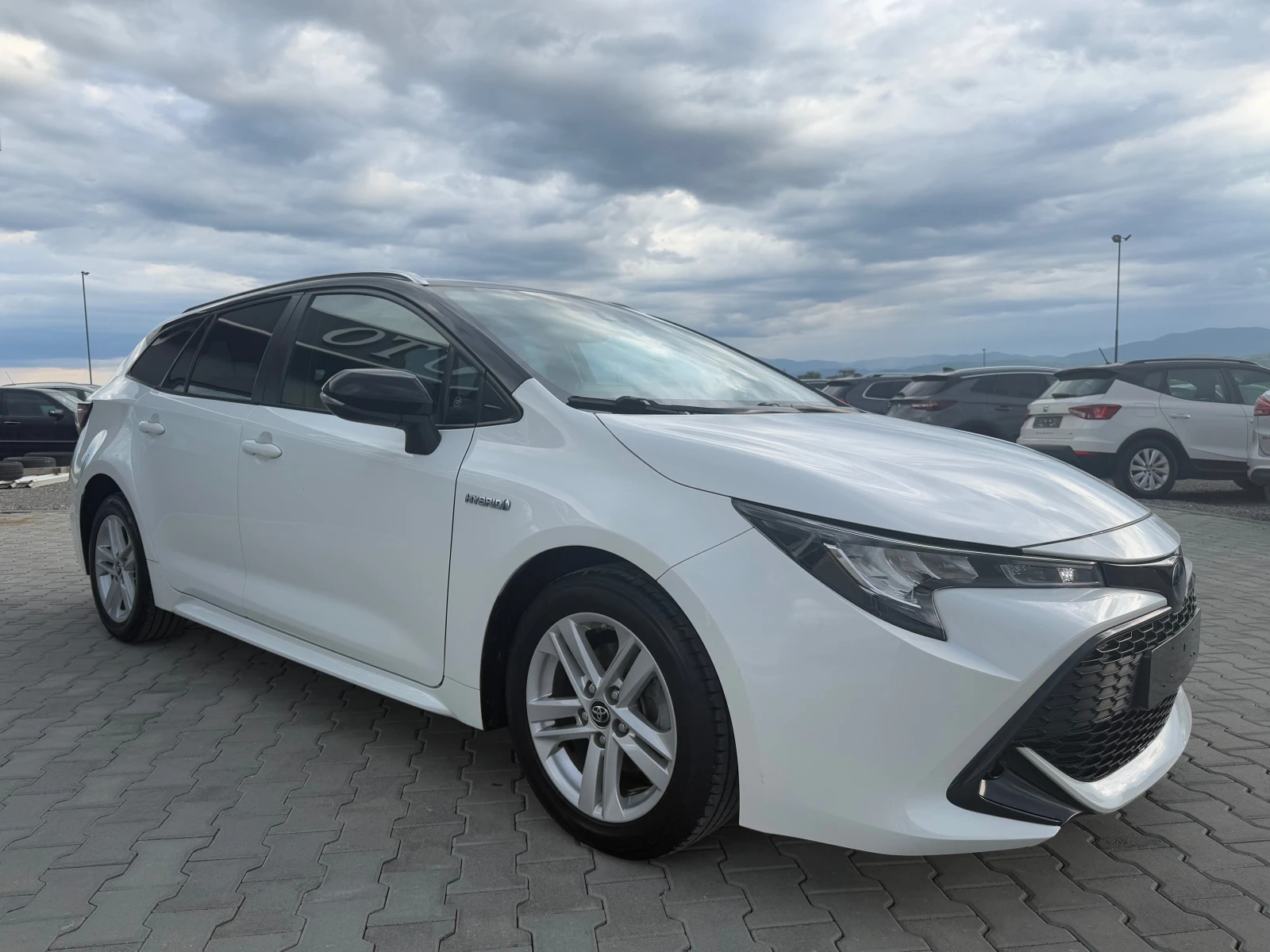 Toyota Corolla 1.8 hibrid  - изображение 3