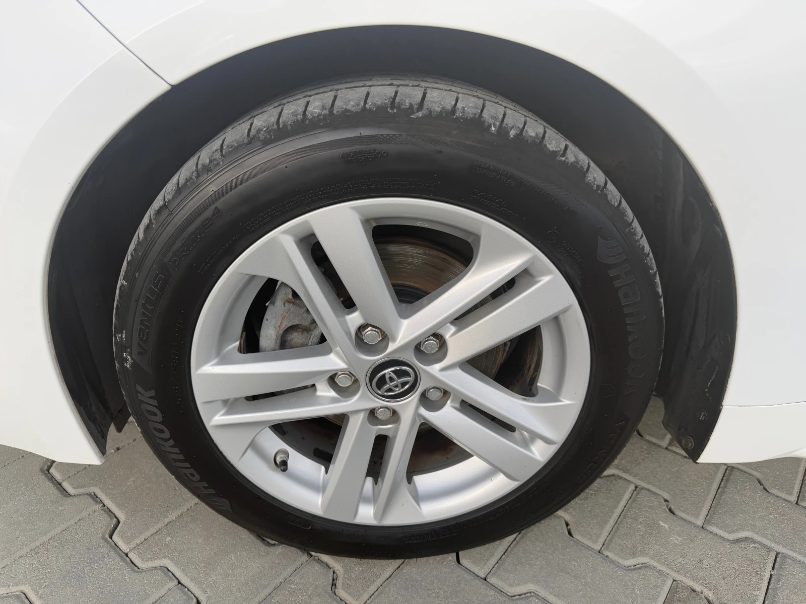 Toyota Corolla 1.8 hibrid  - изображение 9