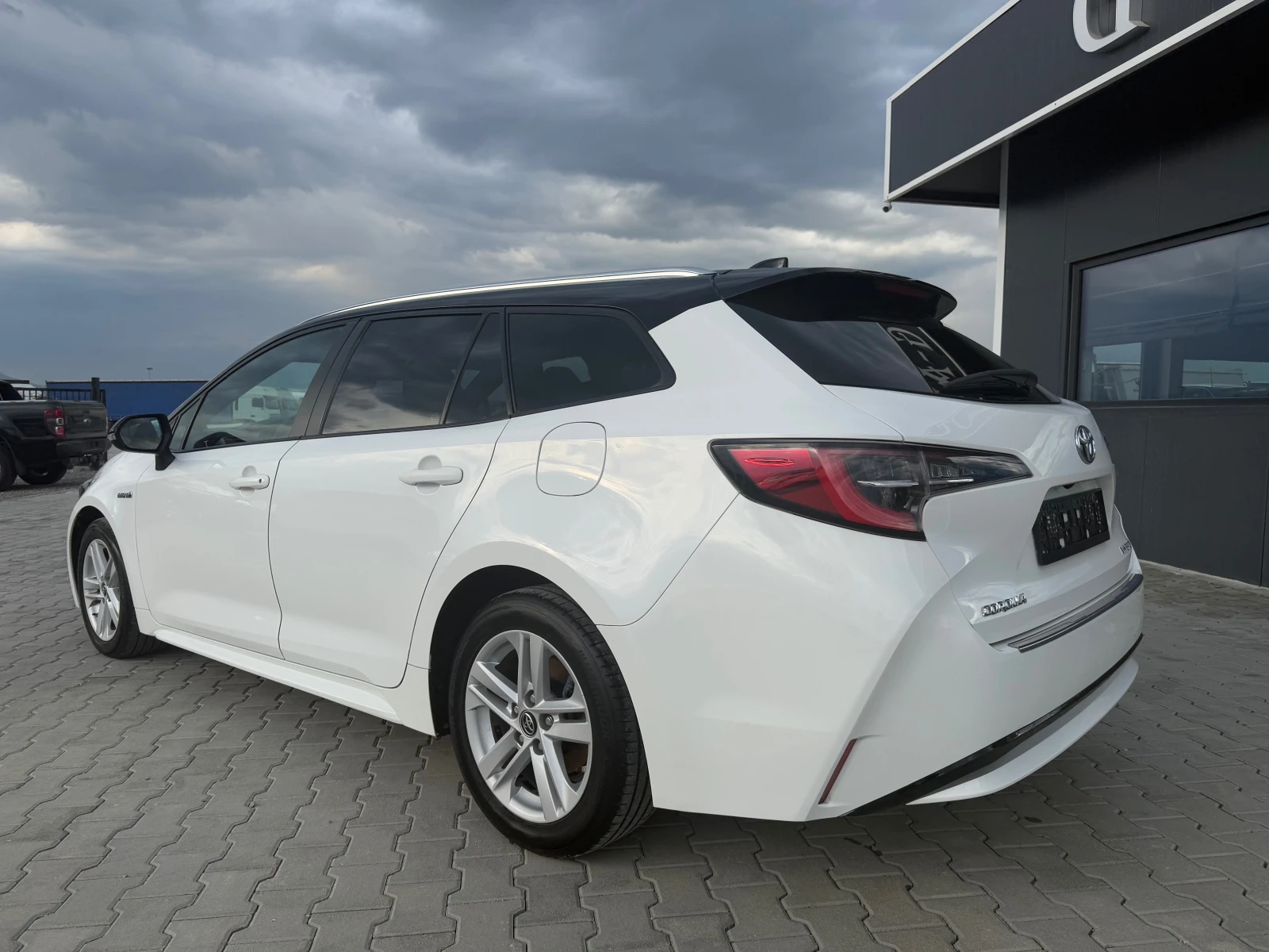 Toyota Corolla 1.8 hibrid  - изображение 7