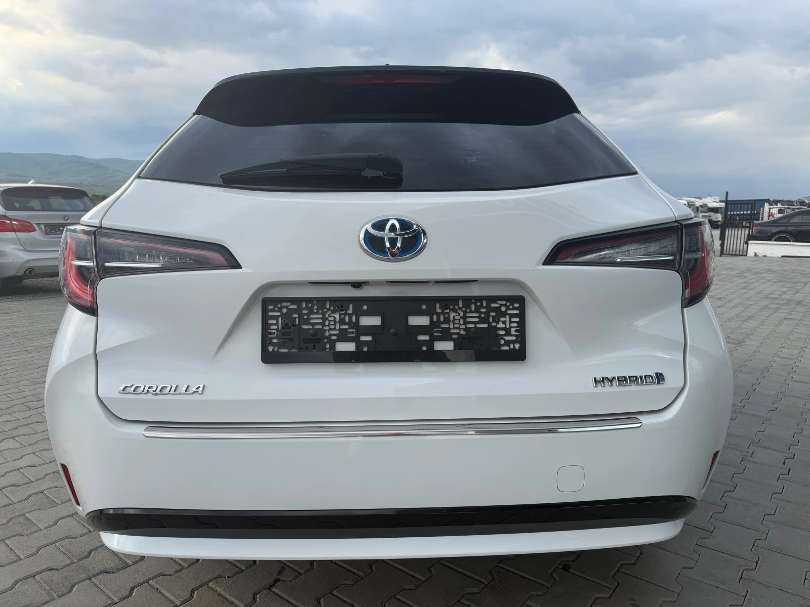 Toyota Corolla 1.8 hibrid  - изображение 6