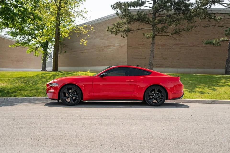 Ford Mustang * EcoBoost* HeadUp* * AвтоКредит* (ЦЕНА ДО БГ) - изображение 2