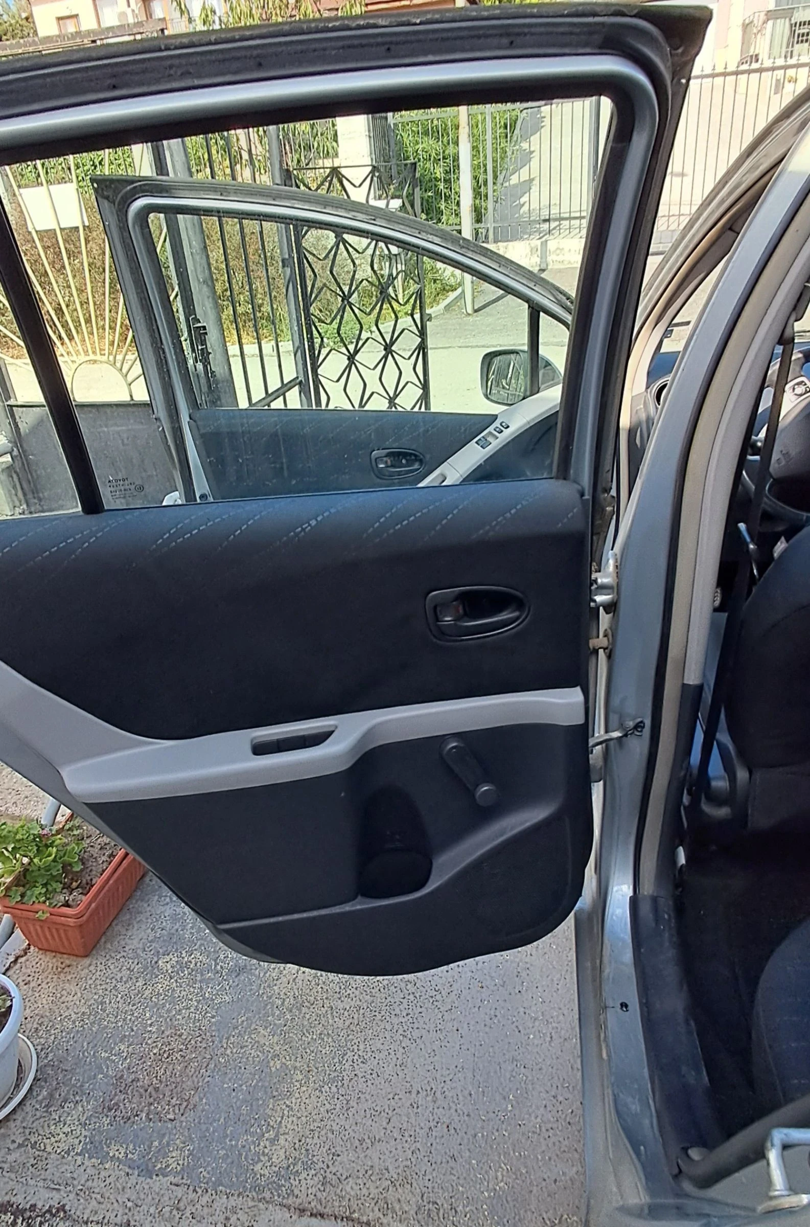 Toyota Yaris  - изображение 7