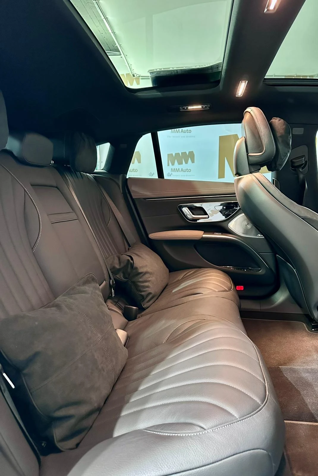 Mercedes-Benz EQS 580 4Matic* Hyperscreen* Burmester* Pano* 360* Гар, снимка 12 - Автомобили и джипове - 53765708