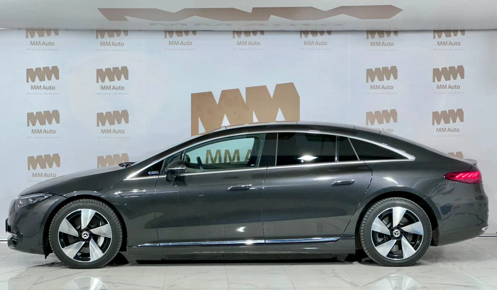 Mercedes-Benz EQS 580 4Matic* Hyperscreen* Burmester* Pano* 360* Гар, снимка 2 - Автомобили и джипове - 53765708