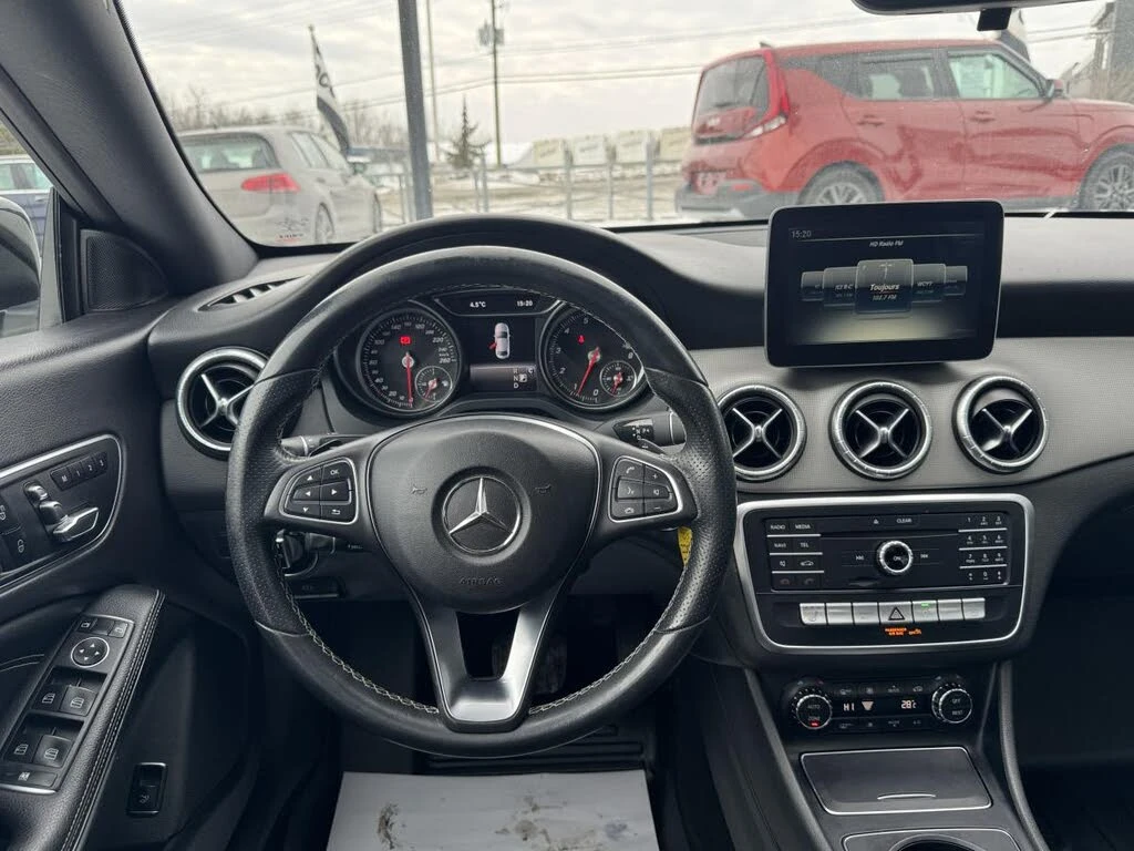 Mercedes-Benz CLA 250 4MATIC* FULL* АвтоКредит* (ЦЕНА ДО БГ), снимка 14 - Автомобили и джипове - 53786885
