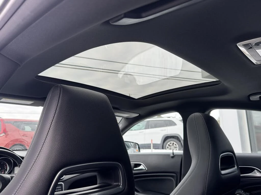 Mercedes-Benz CLA 250 4MATIC* FULL* АвтоКредит* (ЦЕНА ДО БГ), снимка 17 - Автомобили и джипове - 53786885