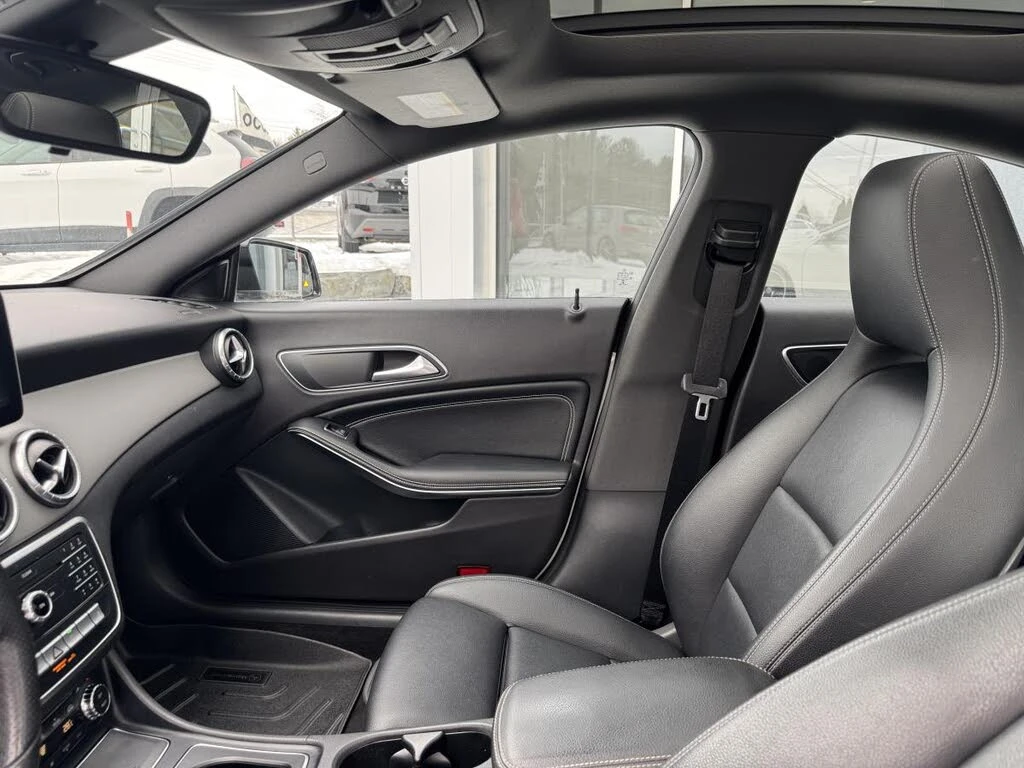 Mercedes-Benz CLA 250 4MATIC* FULL* АвтоКредит* (ЦЕНА ДО БГ), снимка 11 - Автомобили и джипове - 53786885