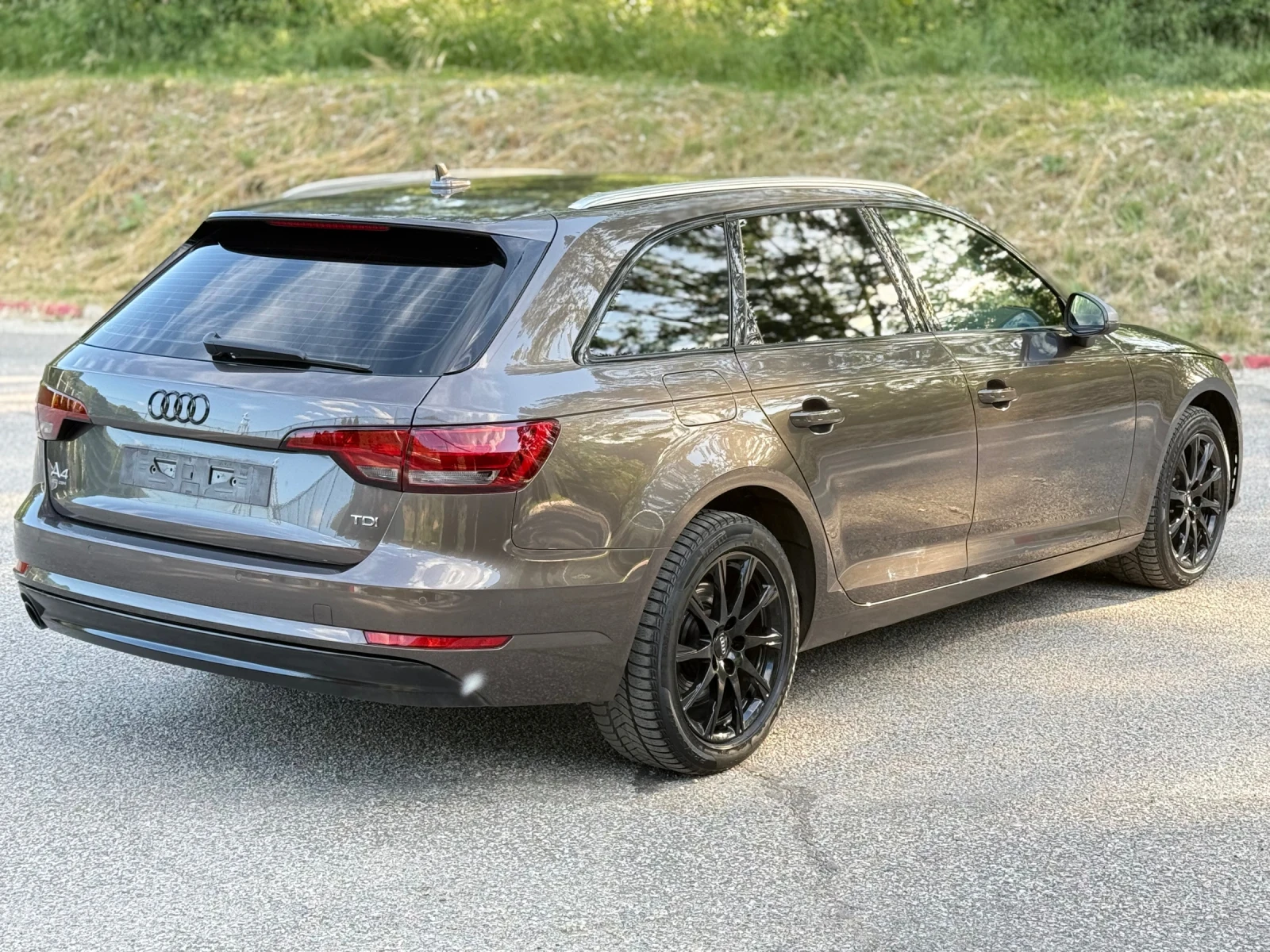 Audi A4 2.0TDI Автоматик/Навигация/Климатроник, снимка 7 - Автомобили и джипове - 54723143