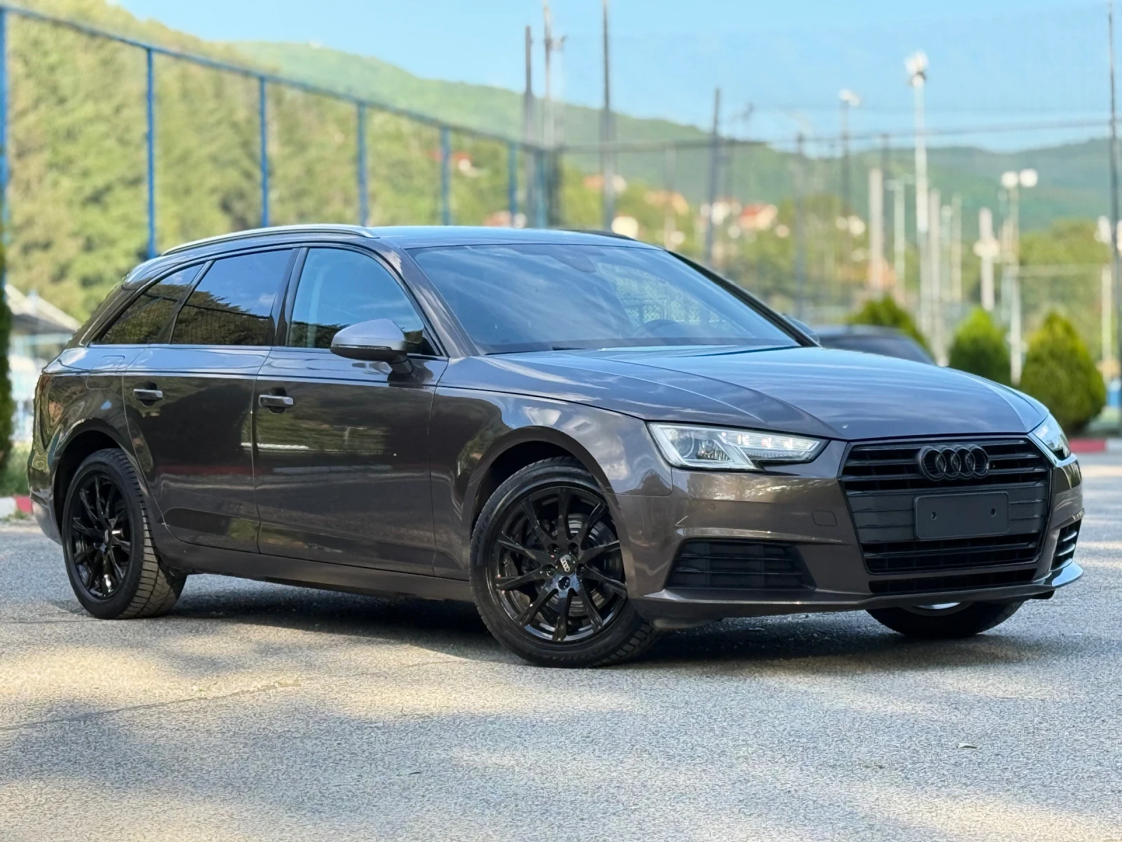 Audi A4 2.0TDI Автоматик/Навигация/Климатроник, снимка 2 - Автомобили и джипове - 54723143