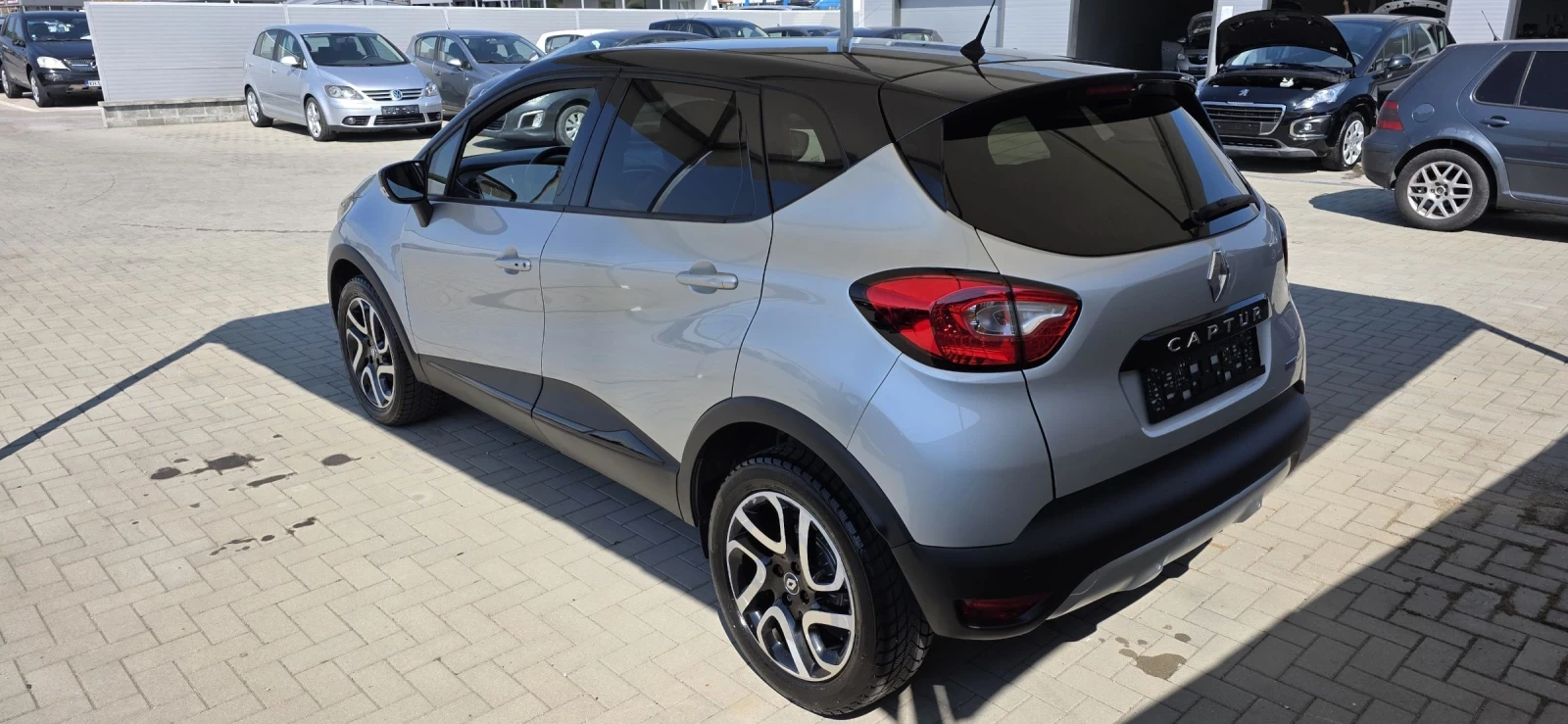 Renault Captur 1.5DCI-NAVI* KEYLESS * KOJA* KAMERA* EURO 6, снимка 3 - Автомобили и джипове - 55197790