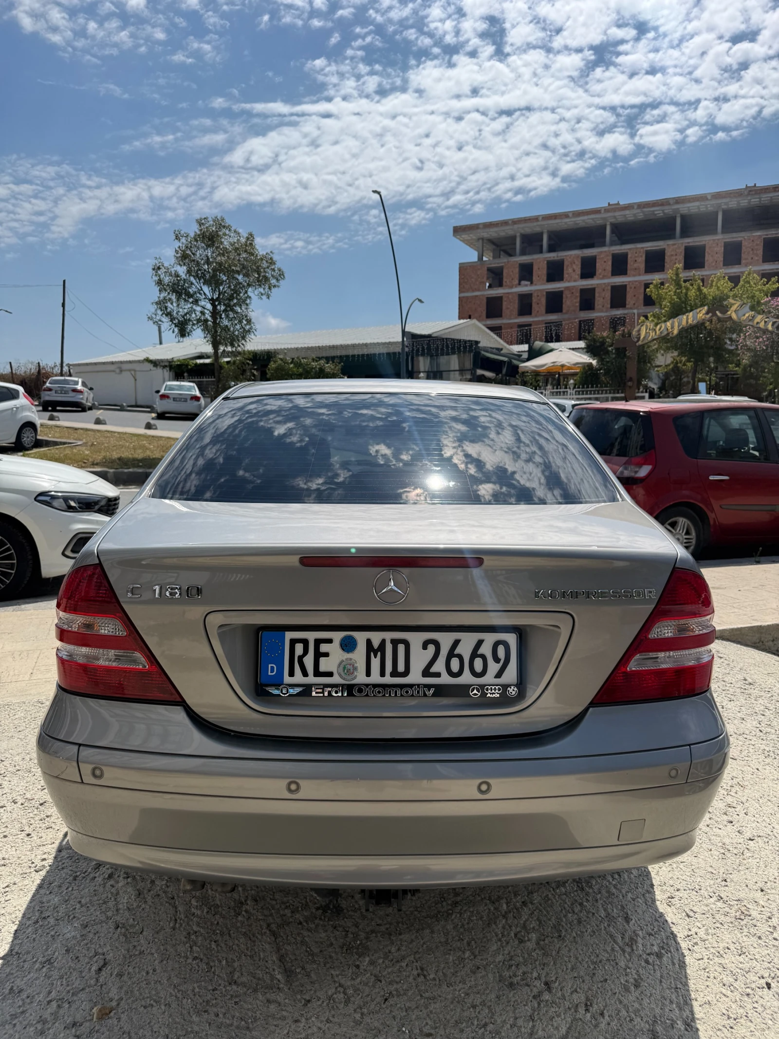 Mercedes-Benz C 180, снимка 4 - Автомобили и джипове - 55599289