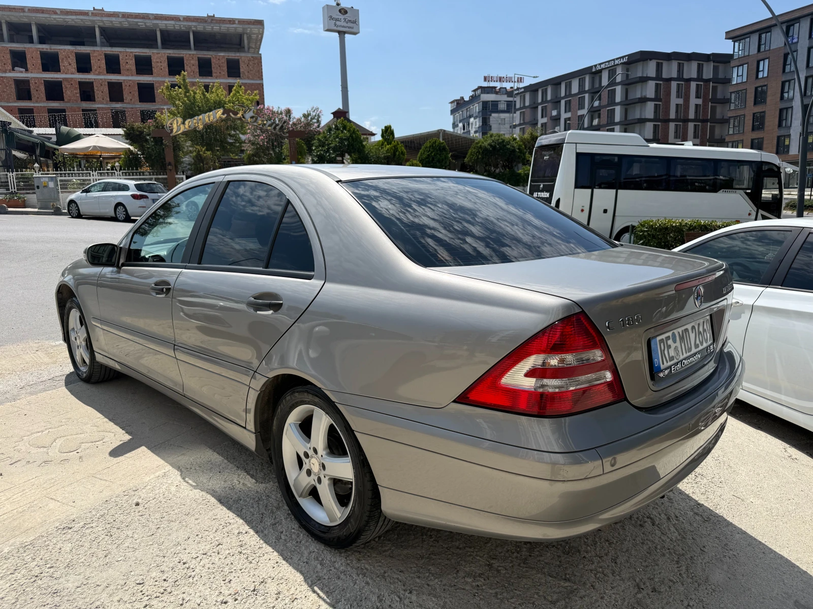 Mercedes-Benz C 180, снимка 5 - Автомобили и джипове - 55599289