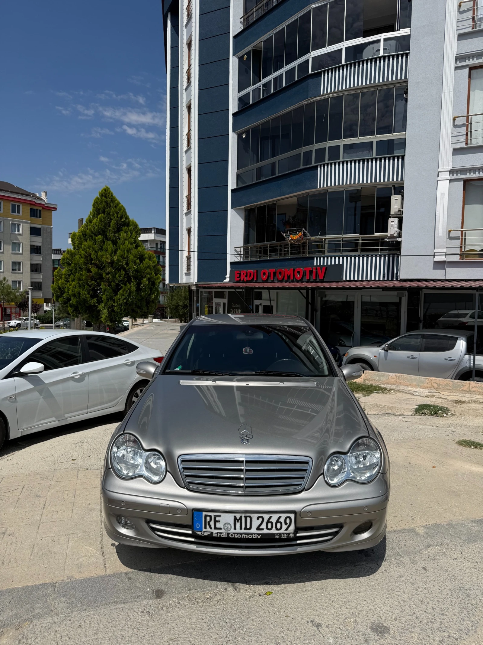 Mercedes-Benz C 180, снимка 11 - Автомобили и джипове - 55599289
