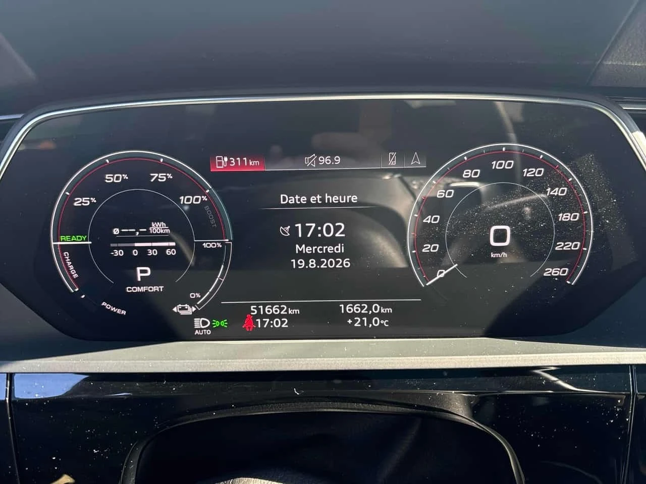 Audi E-Tron * quattro * CARFAX * ОПЦИЯ ЗА ФИНАНСИРАНЕ, снимка 8 - Автомобили и джипове - 55753996