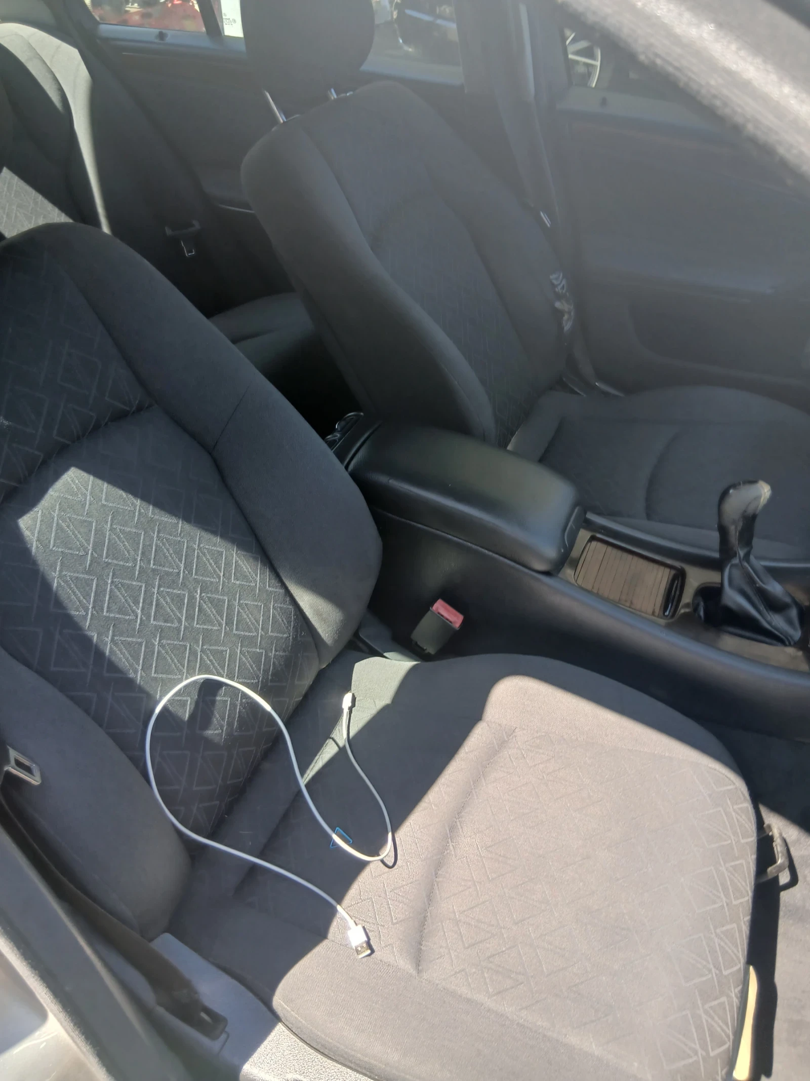 Mercedes-Benz C 220, снимка 13 - Автомобили и джипове - 55931916