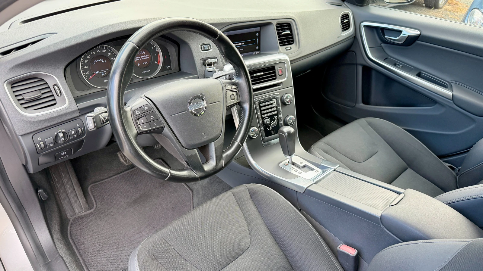 Volvo V60 T4 Автоматик! Внос ШВЕЙЦАРИЯ! Navi, PDC, LED..., снимка 10 - Автомобили и джипове - 55959374