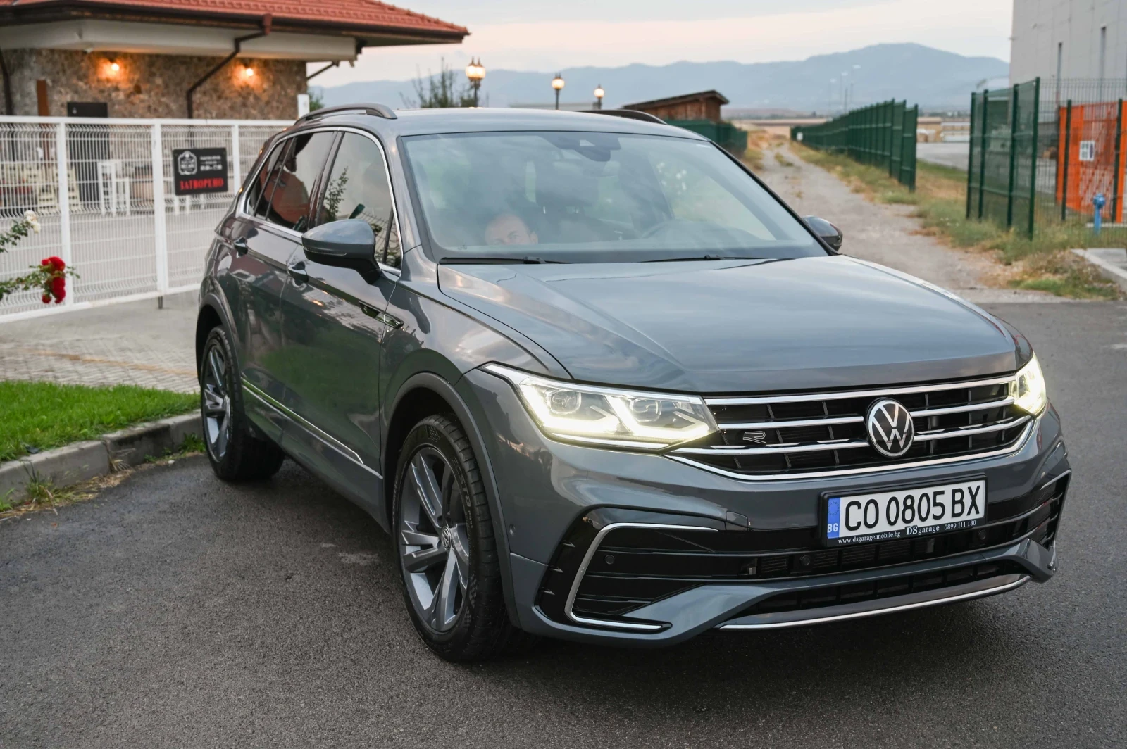 VW Tiguan 2.0TSI* R-LINE* 4Motion* Head-up* КАМЕРА* VIRTUAL* - изображение 2