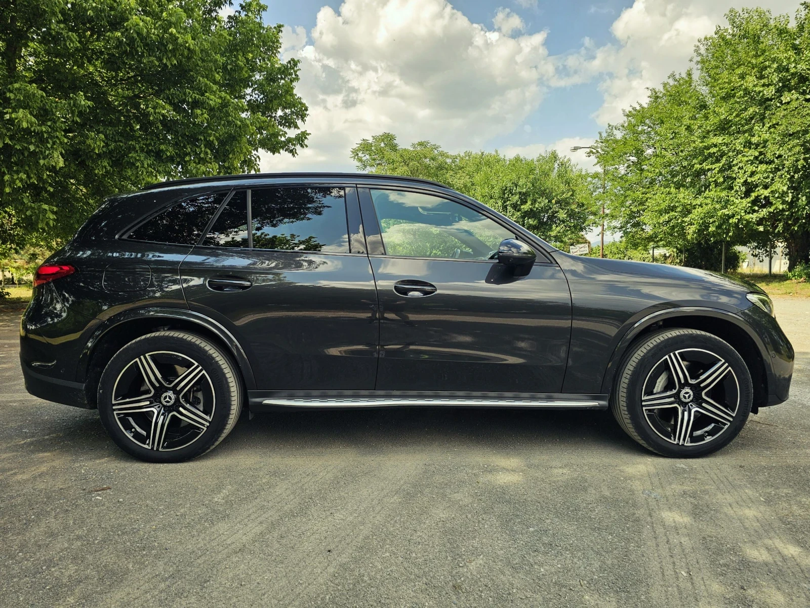 Mercedes-Benz GLC 300 DE* Plug-in hybrid* ГАРАНЦИОНЕН ДО 11.2027 година!, снимка 8 - Автомобили и джипове - 53129955
