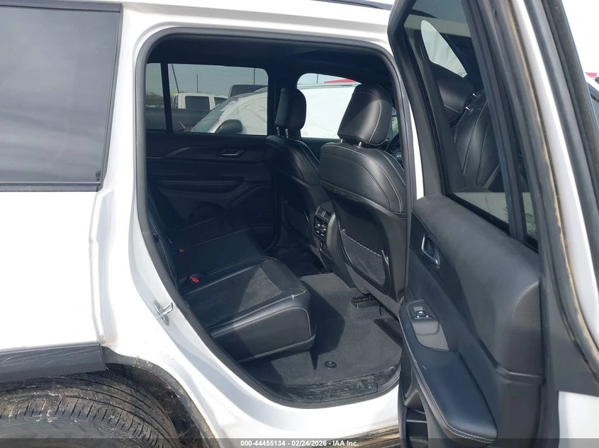 Jeep Grand cherokee 3.6l Altitude X 4X2, снимка 8 - Автомобили и джипове - 54106293