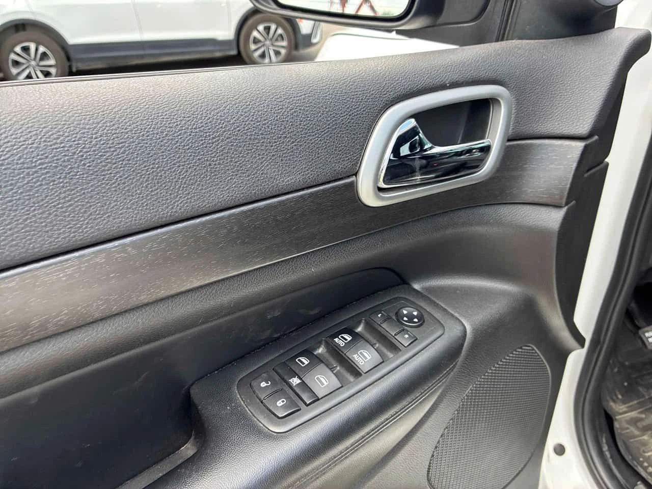 Jeep Grand cherokee * Altitude IV * АВТОКРЕДИТ БЕЗ ПЪРВОНАЧАЛНА ВНОСКА, снимка 12 - Автомобили и джипове - 55157643