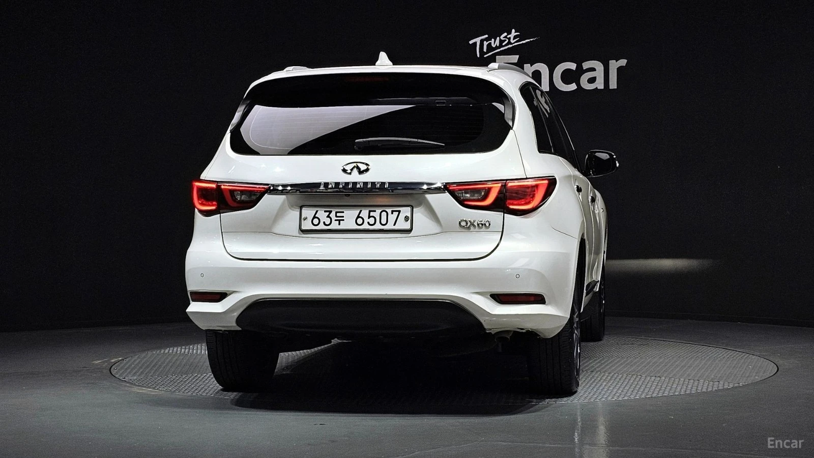 Infiniti QX60 3.5 AWD* КОЖА* ОБДУХВ* ПАНО, снимка 4 - Автомобили и джипове - 55492031