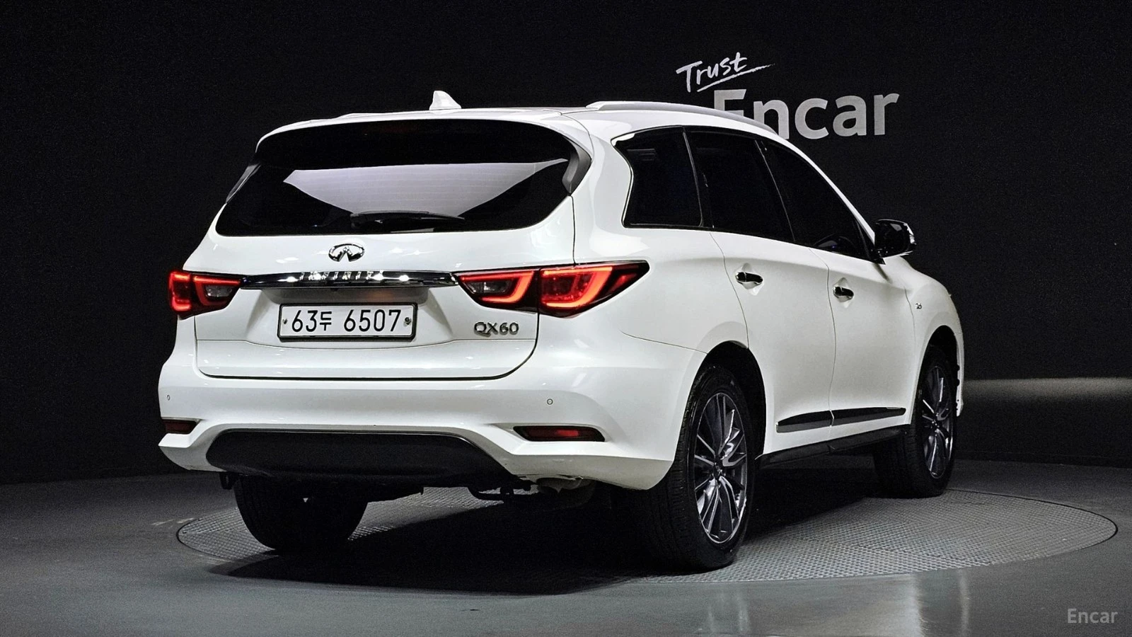 Infiniti QX60 3.5 AWD* КОЖА* ОБДУХВ* ПАНО, снимка 2 - Автомобили и джипове - 55492031