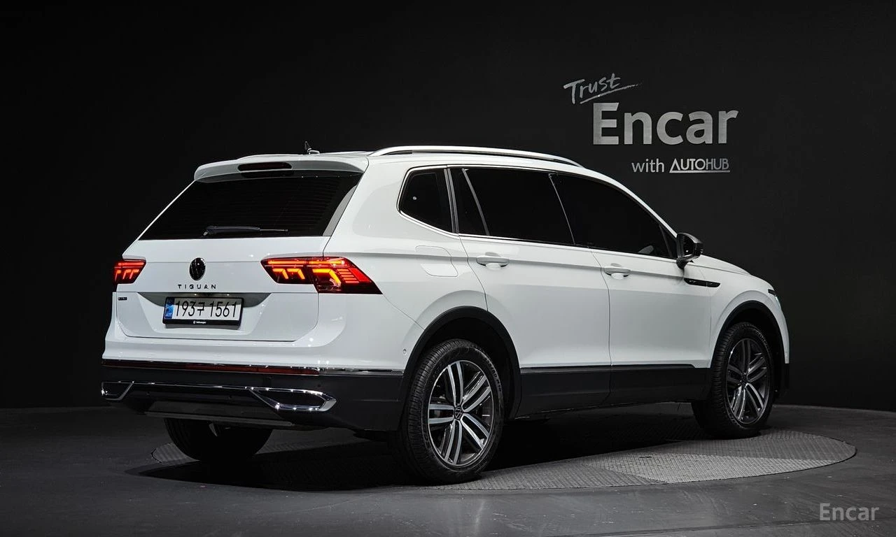 VW Tiguan PRESTIGE* ОБДУХВАНЕ* ДИСТРОНИК* ХЕДЪП* 360КАМЕРА* , снимка 2 - Автомобили и джипове - 55562914