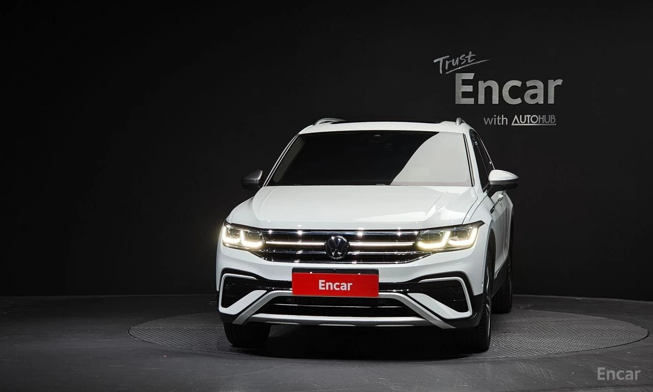 VW Tiguan PRESTIGE* ОБДУХВАНЕ* ДИСТРОНИК* ХЕДЪП* 360КАМЕРА* , снимка 3 - Автомобили и джипове - 55562914
