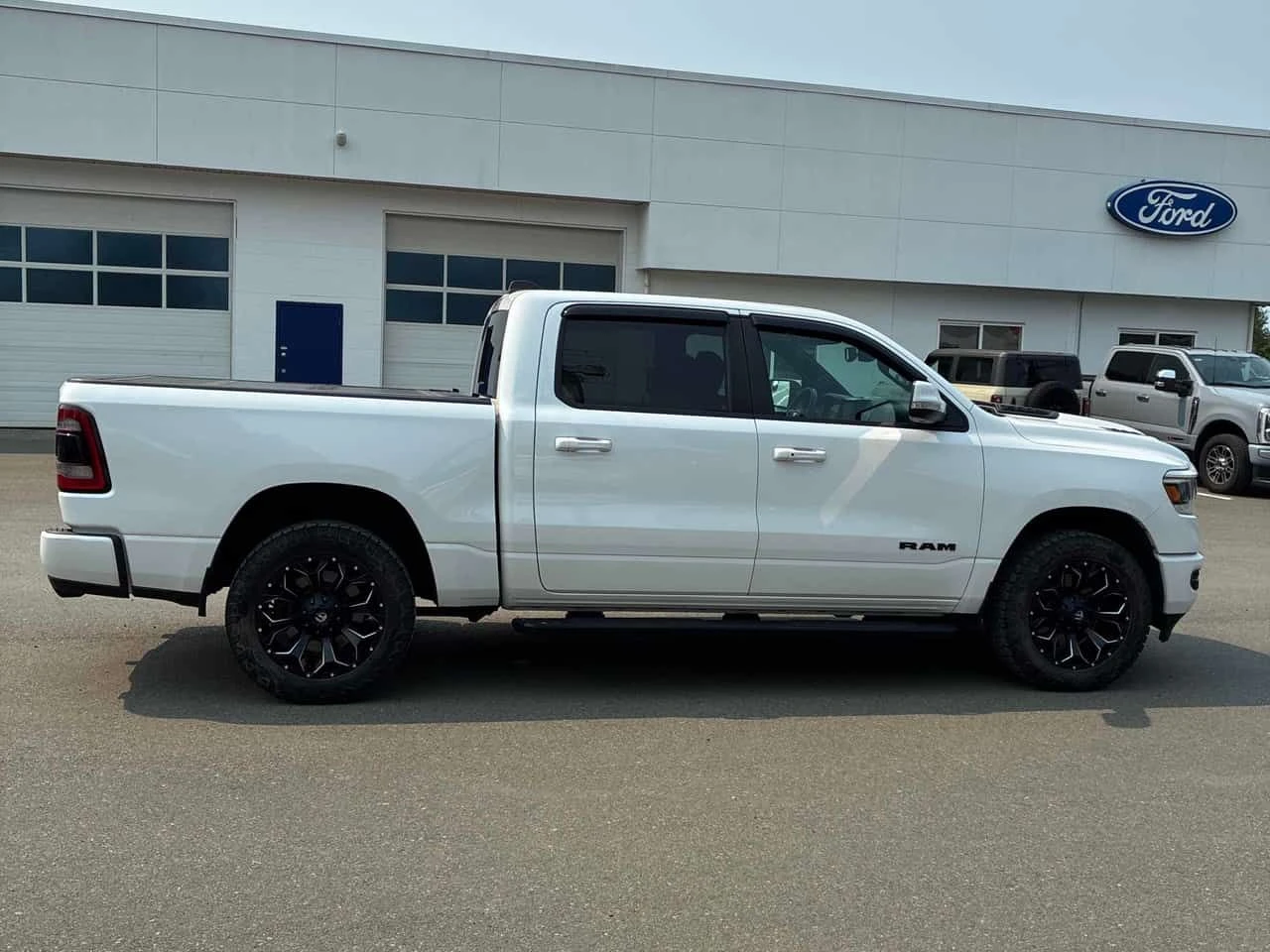 Dodge RAM 1500  Sport / CARFAX / АВТОКРЕДИТ , снимка 3 - Автомобили и джипове - 55590811