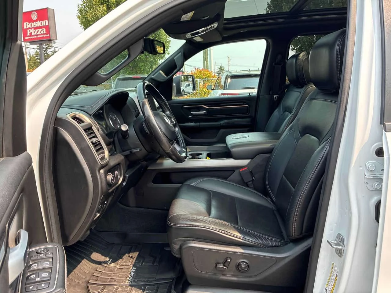 Dodge RAM 1500  Sport / CARFAX / АВТОКРЕДИТ , снимка 5 - Автомобили и джипове - 55590811