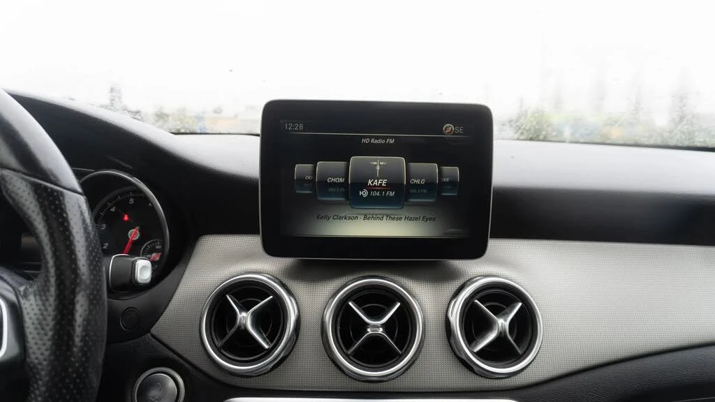 Mercedes-Benz GLA 250 4Matic * АвтоКредит * (ЦЕНА ДО БГ), снимка 14 - Автомобили и джипове - 56231570