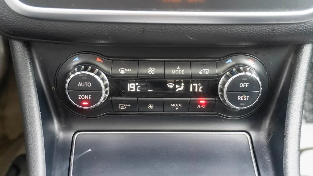 Mercedes-Benz GLA 250 4Matic * АвтоКредит * (ЦЕНА ДО БГ), снимка 17 - Автомобили и джипове - 56231570