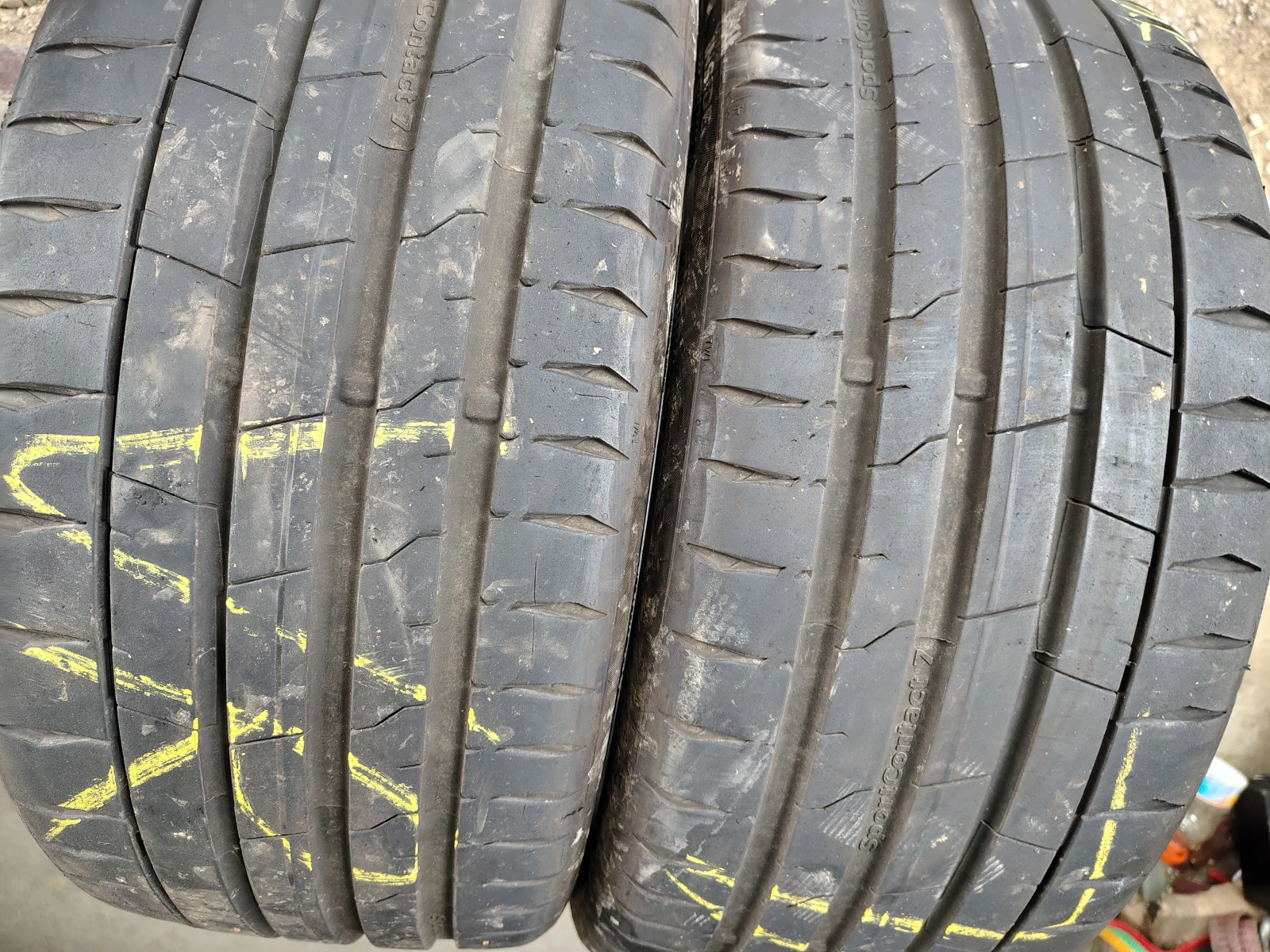 Гуми Летни 245/35R20, снимка 2 - Гуми и джанти - 55842416