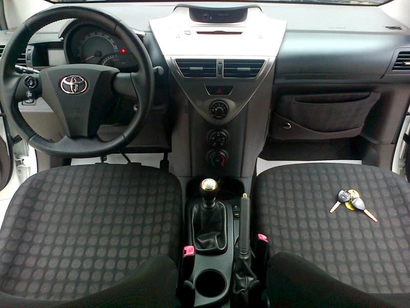 Toyota IQ  BENZIN, снимка 11 - Автомобили и джипове - 44512376