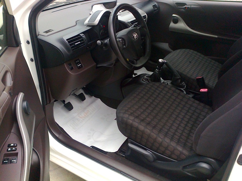 Toyota IQ  BENZIN, снимка 9 - Автомобили и джипове - 44512376