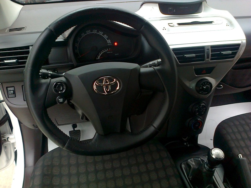 Toyota IQ  BENZIN, снимка 12 - Автомобили и джипове - 44512376