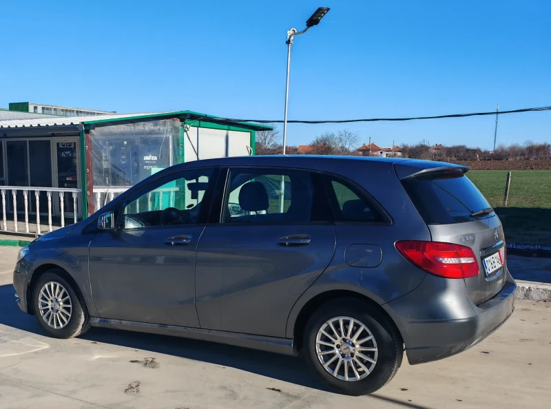 Mercedes-Benz B 180 Avtomat , снимка 2 - Автомобили и джипове - 48730904