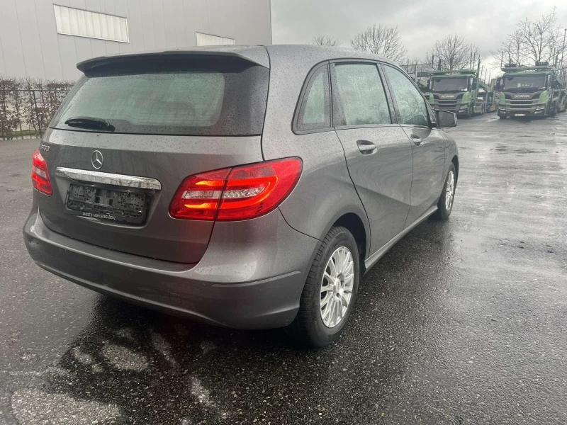 Mercedes-Benz B 180 Avtomat , снимка 14 - Автомобили и джипове - 48452709