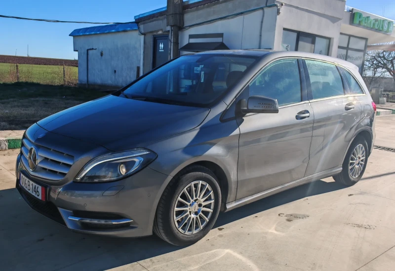 Mercedes-Benz B 180 Avtomat , снимка 1 - Автомобили и джипове - 48730904