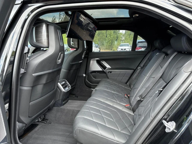 BMW i7 xDrive60/M-SPORT/EXECUTIVE LOUNGE/THEATRE SCREEN/, снимка 12 - Автомобили и джипове - 51613363