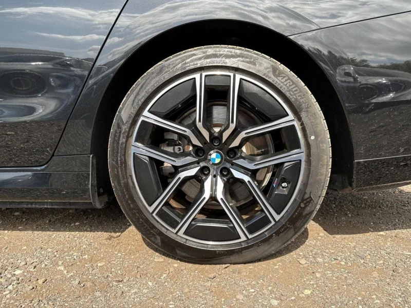 BMW i7 xDrive60/M-SPORT/EXECUTIVE LOUNGE/THEATRE SCREEN/, снимка 3 - Автомобили и джипове - 51613363