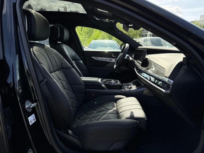 BMW i7 xDrive60/M-SPORT/EXECUTIVE LOUNGE/THEATRE SCREEN/, снимка 11 - Автомобили и джипове - 51613363