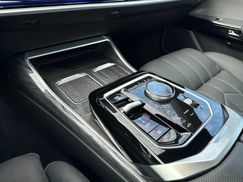 BMW i7 xDrive60/M-SPORT/EXECUTIVE LOUNGE/THEATRE SCREEN/, снимка 9 - Автомобили и джипове - 51613363