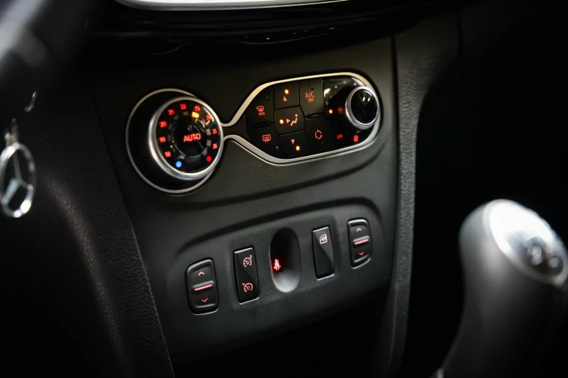 Dacia Sandero STEPWAY 1.5DCi, снимка 12 - Автомобили и джипове - 53387171