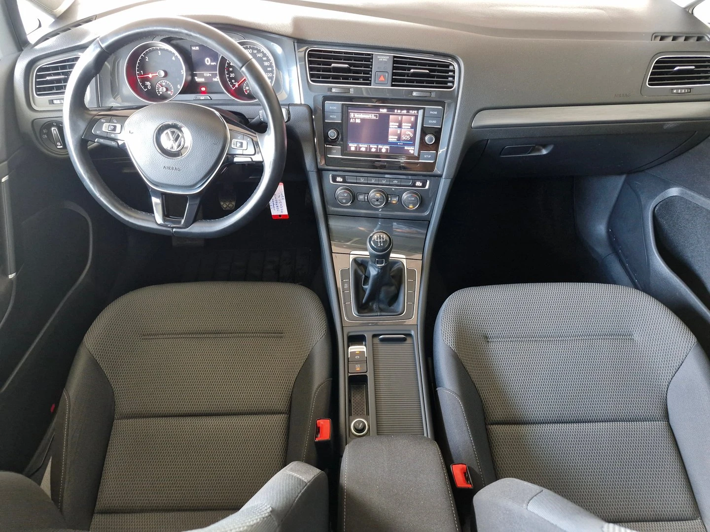 VW Golf Comfortline 1.6TDI BMT - изображение 4